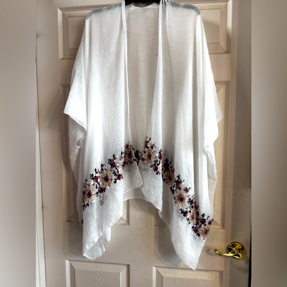 Shyanne Other - NWOT Shyanne Western Style Multicolor Embroidered Cardigan One‎ Size